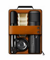 HandPresso Outdoor Kit (set) объединяет в одном наборе все необходимые предметы для приготовления эспрессо во время путешествия. Состав набора: карманная кофеварка HandPresso Wild E.S.E., набор прочных чашек для эспрессо, термос для горячей воды, футляр.